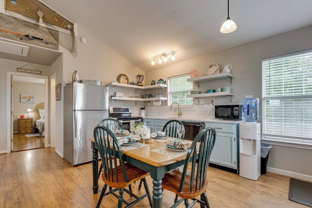 Fish & Boat: Home w/ Spacious Yard in Seadrift