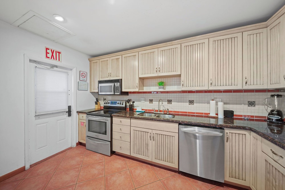 Luxe 2BR Escape Fort Lauderdale