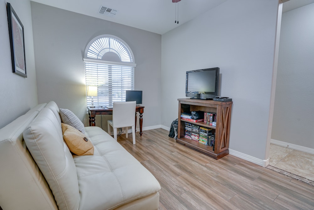 Glendale Home Near Westgate Entertainment District