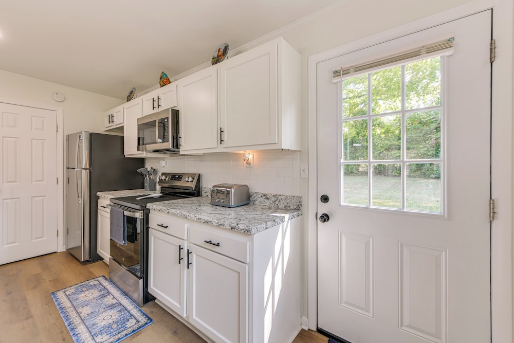Walk to Dtwn Pine Mountain! 'evergreen Cottage'