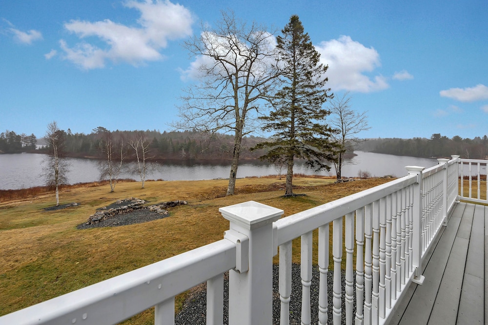 Serene 7br Haven By The Lake 7 Bedroom Home