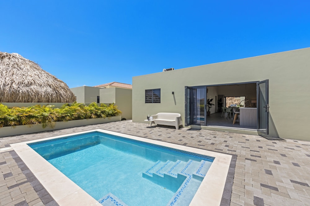 Villa Solana with private pool, Mambo Beach