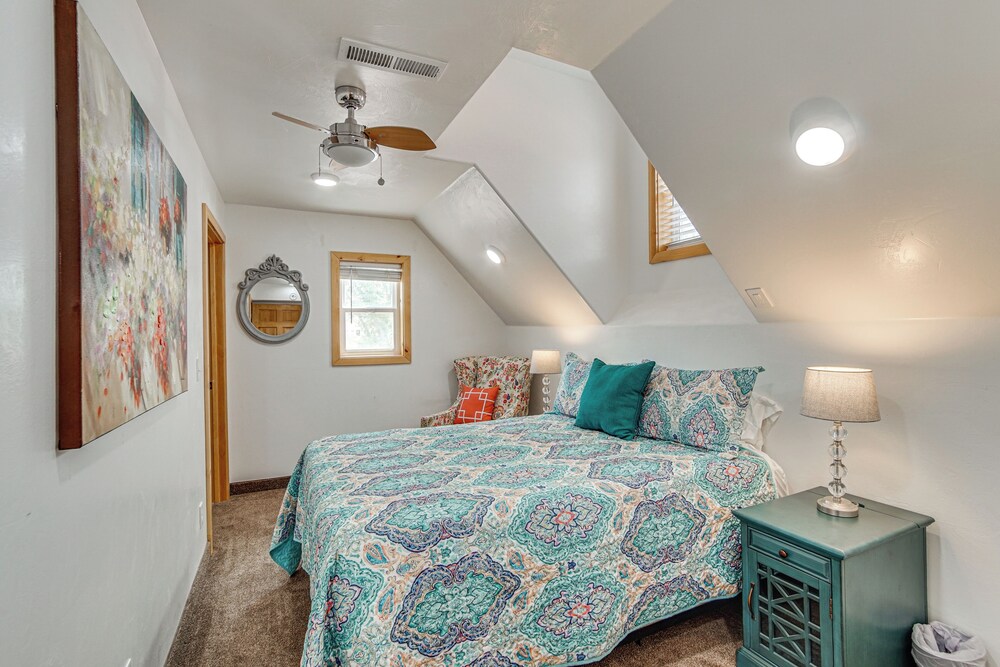 Family Home w/ Mountain Views in Circleville!