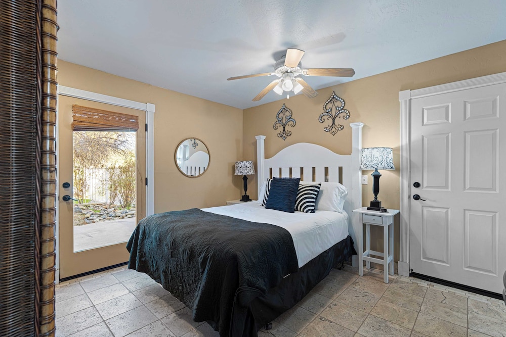 Victorian Manor In Paso Robles Wine Country + Pool, Hot Tub, Firepit, Tennis Court Sleeps 28