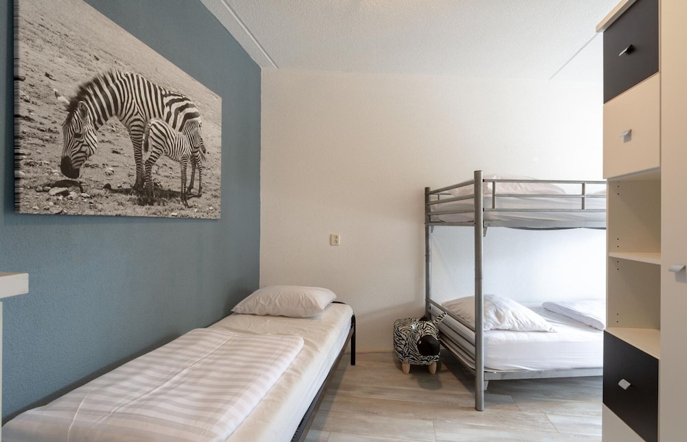 Cozy Apartment Near Beach view 3