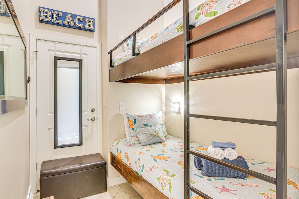 Walk to Beach: Pool-view Condo in Galveston!