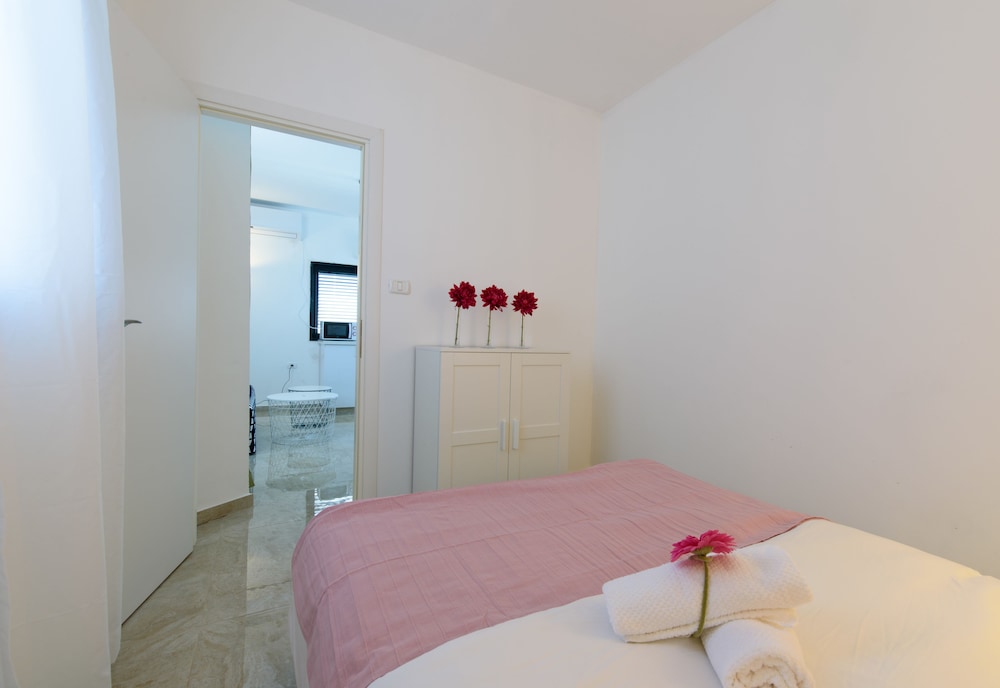 Beach View Apartments And Studio