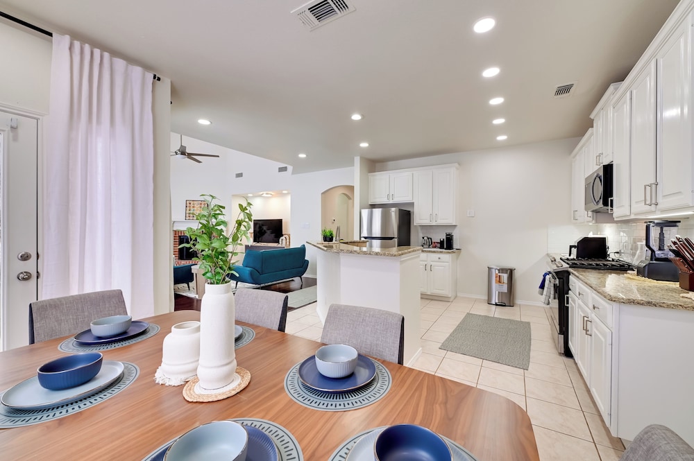 4 Mi to Dtwn: Family Home w/ Games in Frisco