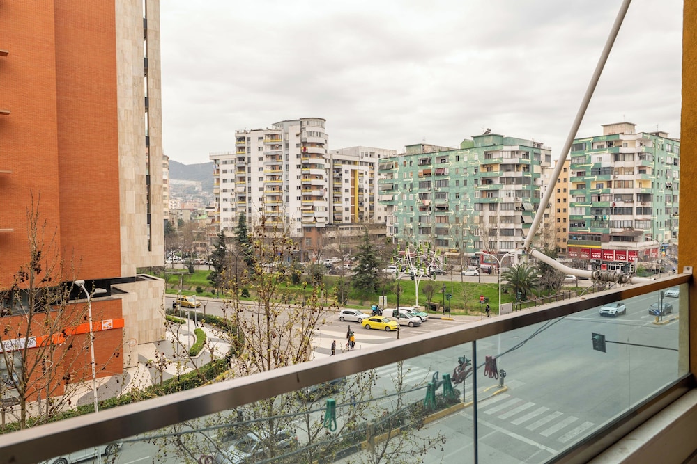 Tirent Apartment-Spacious 2-Bedroom Stay in Delijorgji Tirana