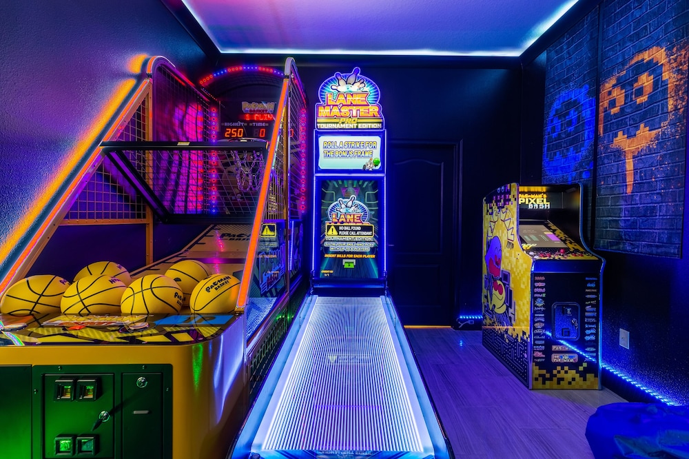 Solterra Resort - Luxury 10 Bedroom Homes - Image 4