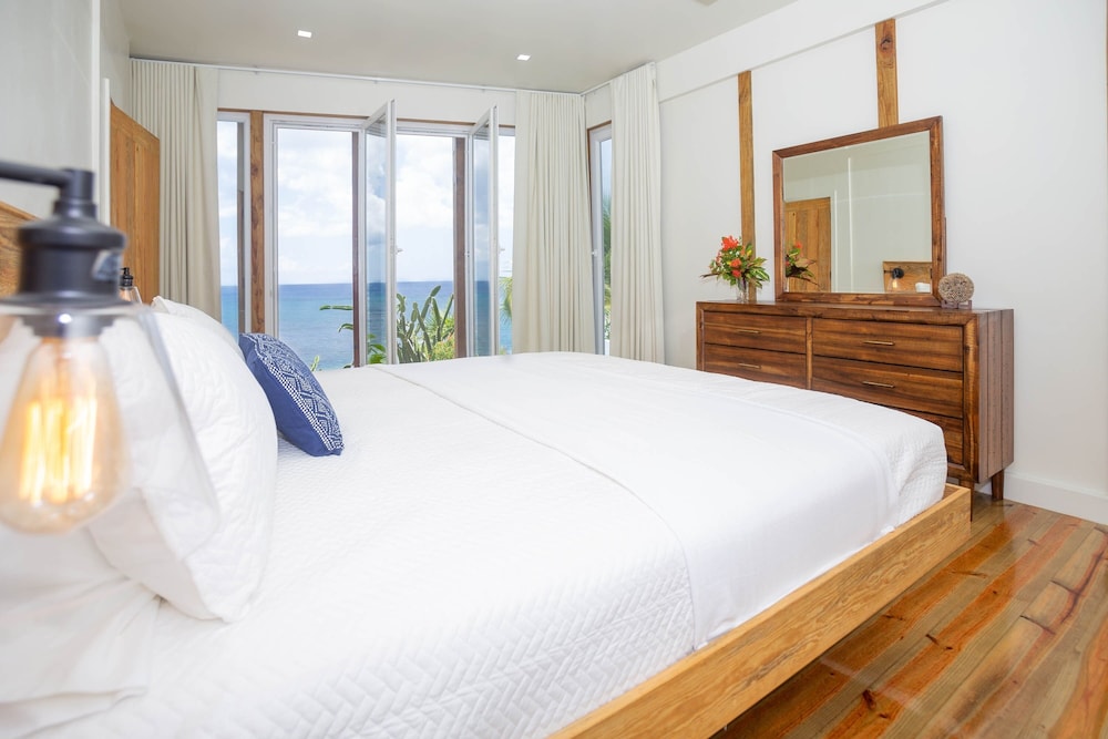 Wow! Views and more, fantastic 2 bedroom in West End - Villa Agua 2 Apts by RedAwning view 4
