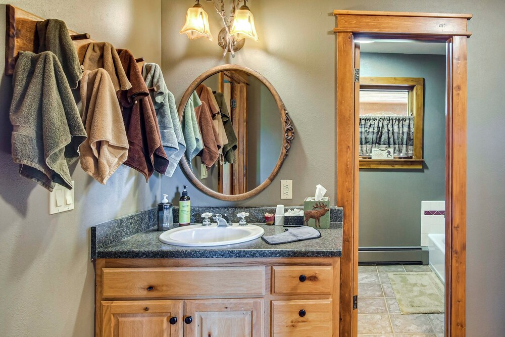 Private 5 Acres w/ Mtn Views: Park County Cabin!