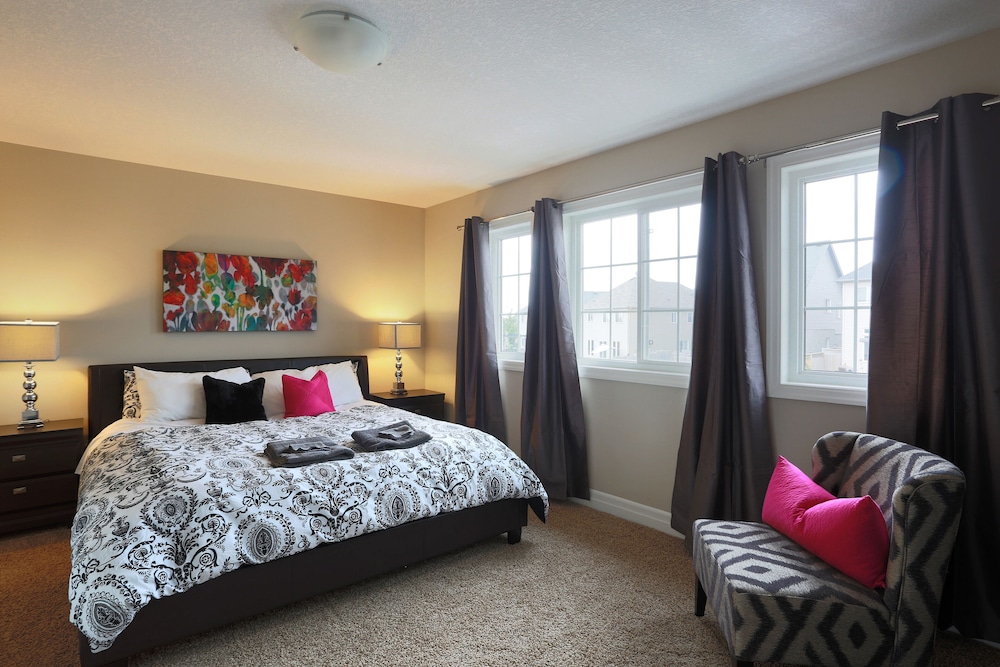 Boardwalk Homes - Executive Guest Rooms & Townhomes