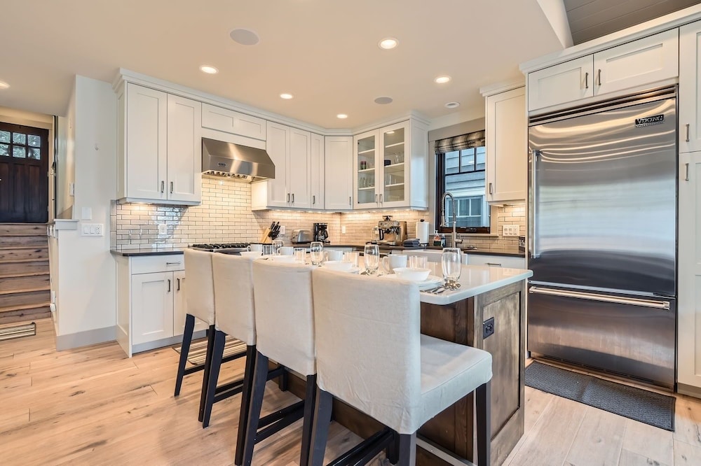 916 Empire Skiers Secret 4 Bedroom Home