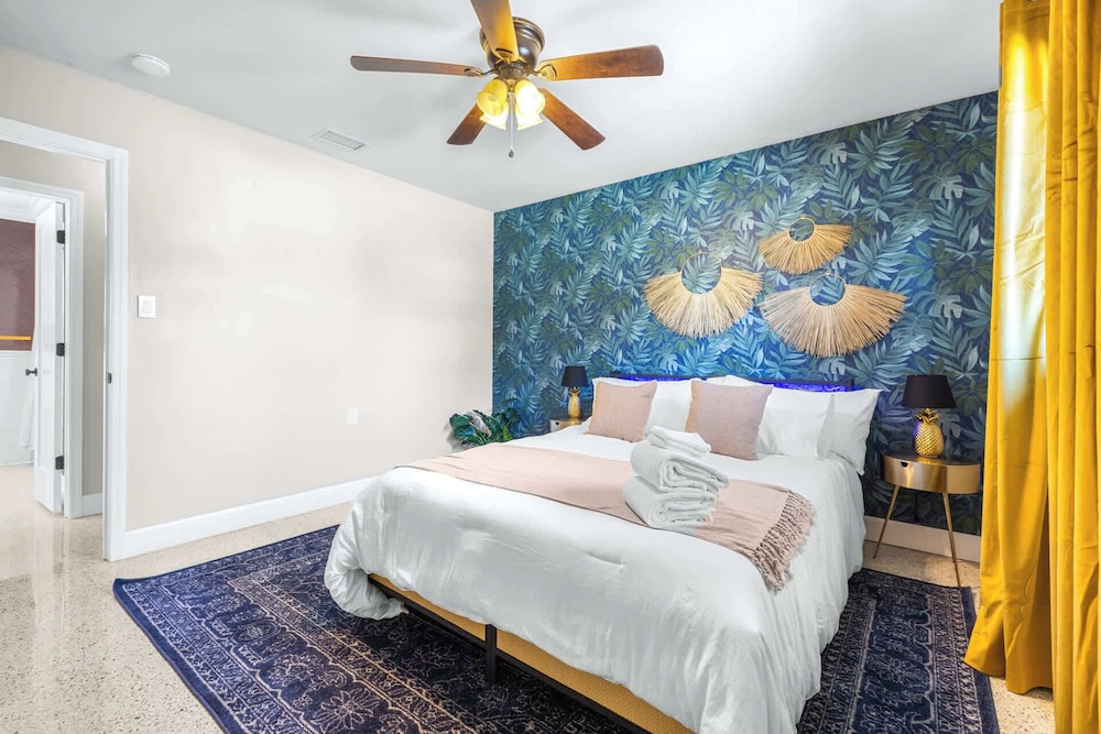 Bay Crest House Stay for 10!