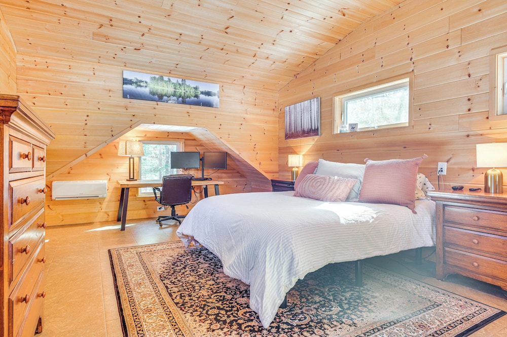 Hiking & Snowmobile Trails On-site: Alton Retreat!
