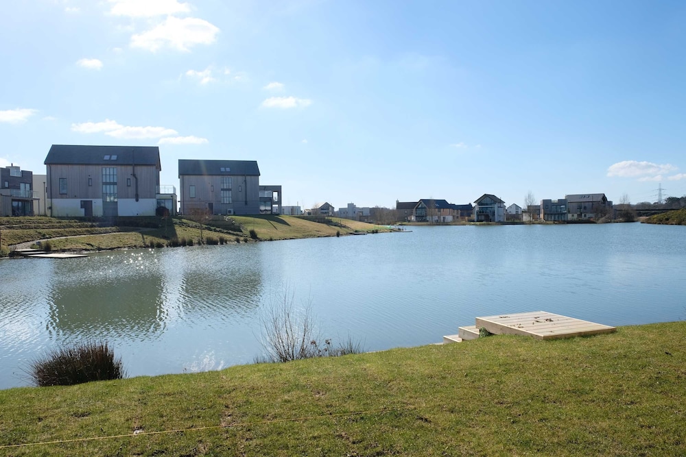 Luxury Lakeside Retreat With Hot Tub Games Room Watersports Sleeps 14