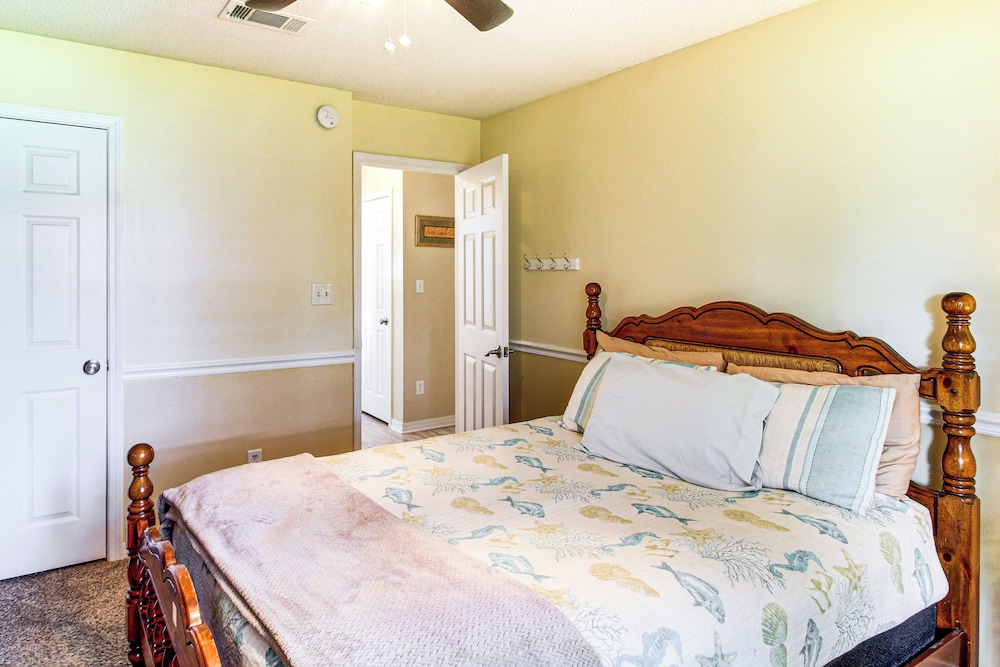Outdoor Oasis: Group Getaway in Pensacola!