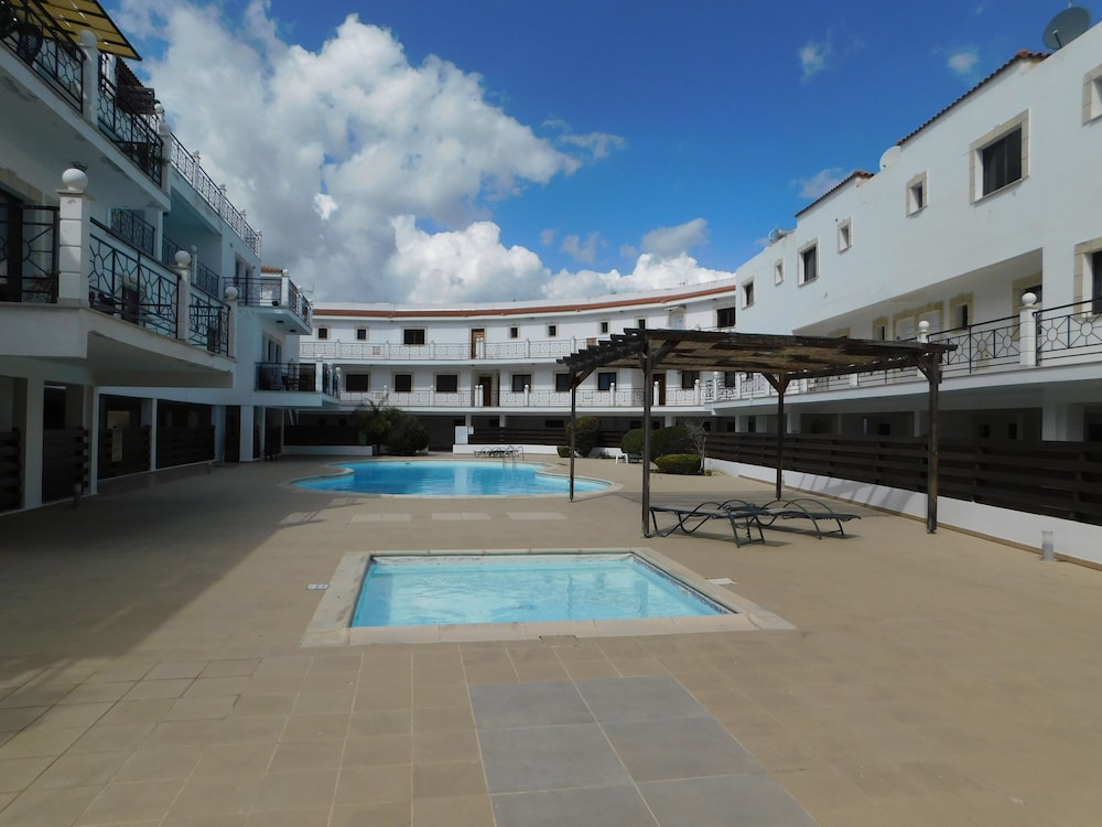 Paramount Gardens Resorts C202