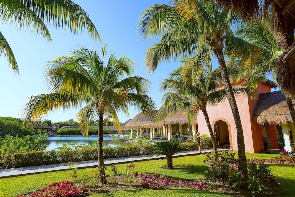 Grand Palladium Select White Sand Resort & Spa - All Inclusive