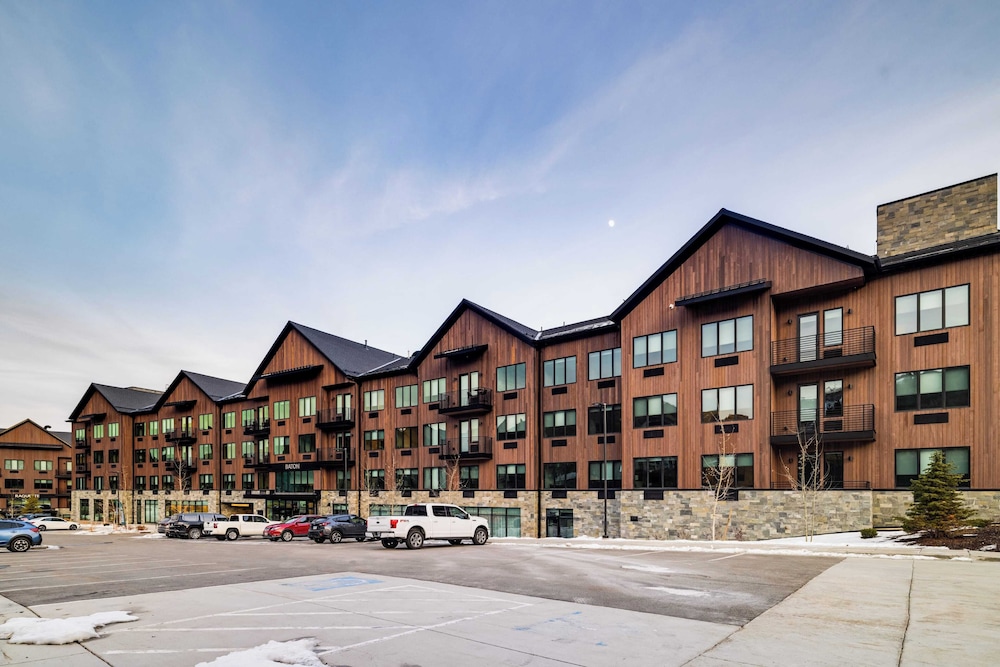 Jordanelle Sunrise Modern Condo, Gondola Access, Year-round Outdoor Fun