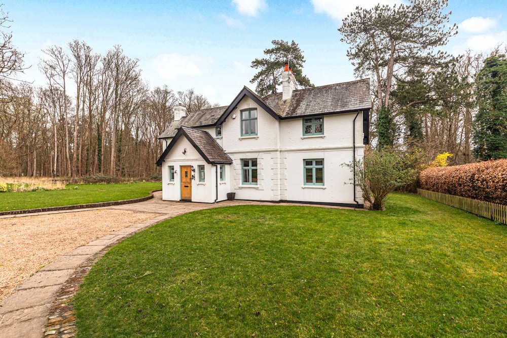Benhams Country Cottage - From 250 Per Night