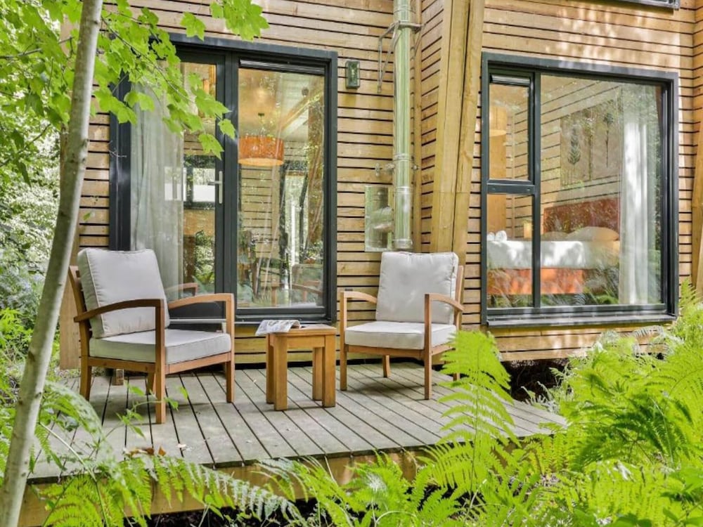 Cottage in Tournai With Forest Views