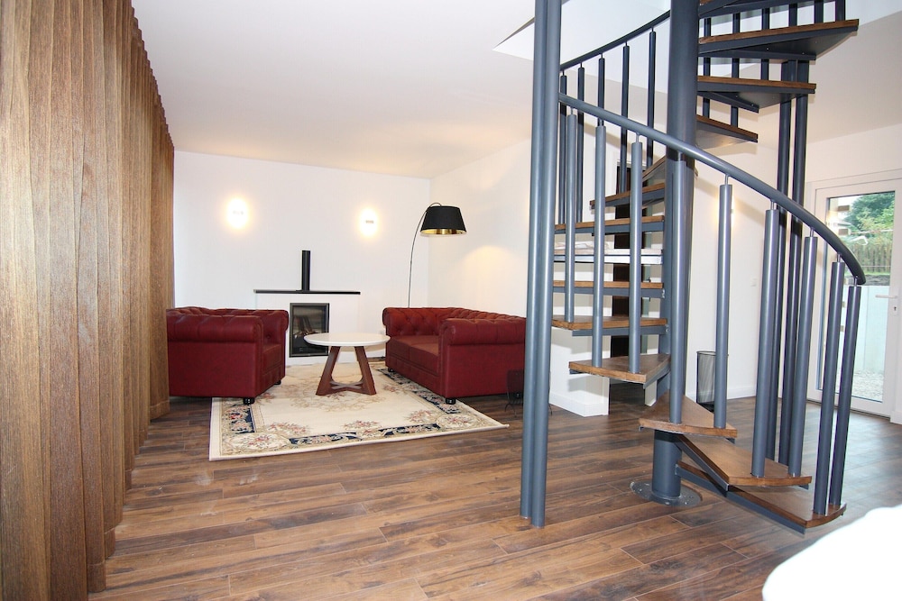 Chalet Near Schwerin With Golf & Castle Views