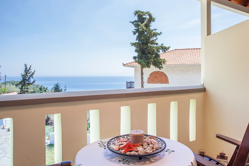 Stafylos Suites Boutique Hotel