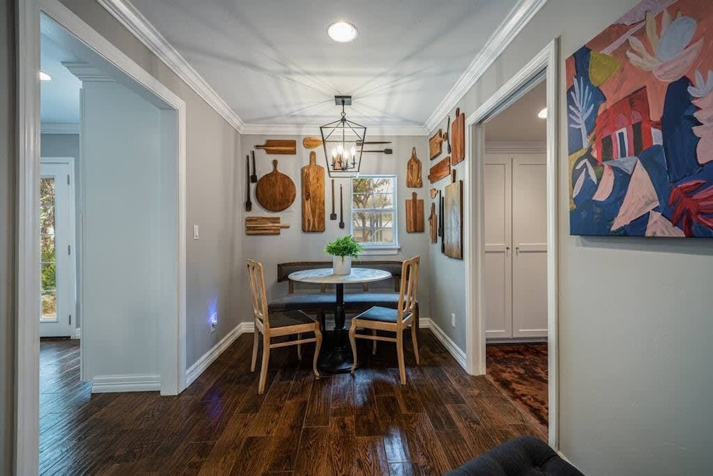 Luxurious Historic 5BR Fredericksburg inn w spa