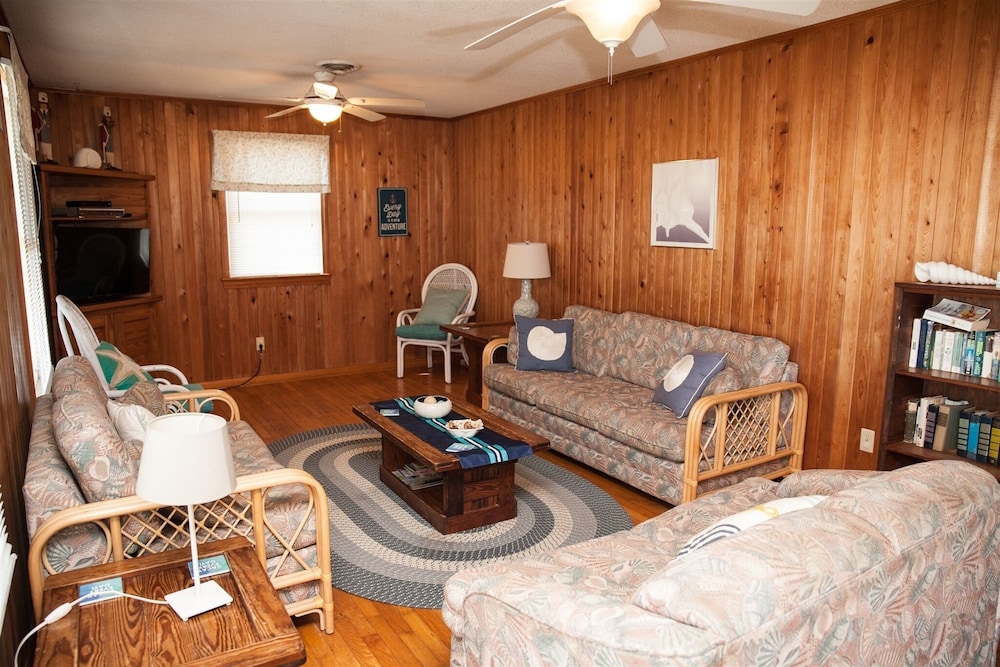 Time / Tide 4 Bedroom Cottage by RedAwning
