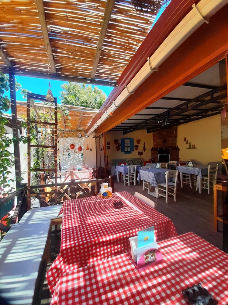 Delos Otel