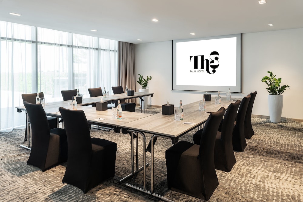 Th8 Palm Dubai Beach Resort, Vignette Collection by IHG