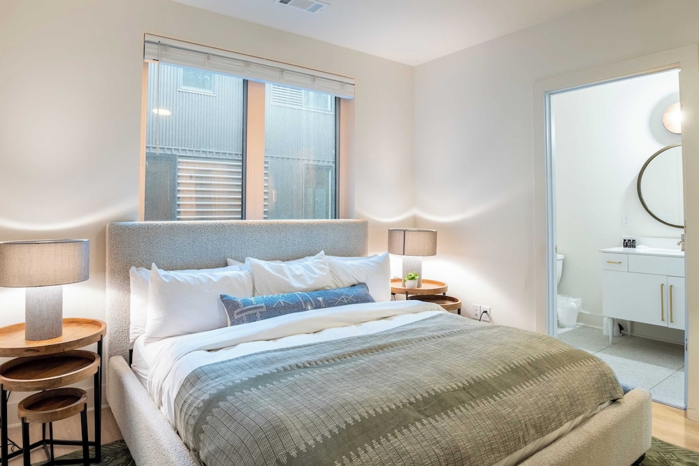 Outrider Buyout- 3 Units by Avantstay Sleeps 36