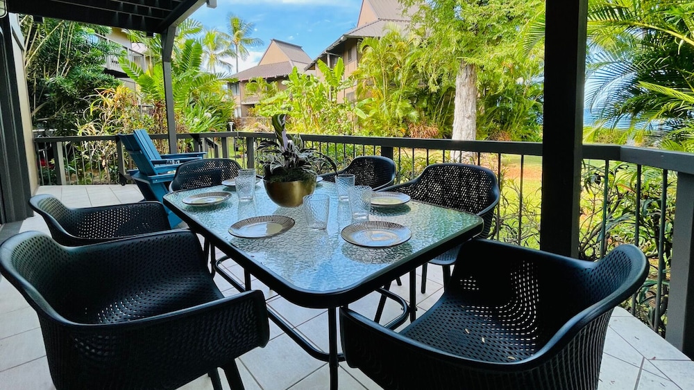 Sophisticated Oceanfront Retreat - Air-conditioned - Walk to Beach - Vrkcv