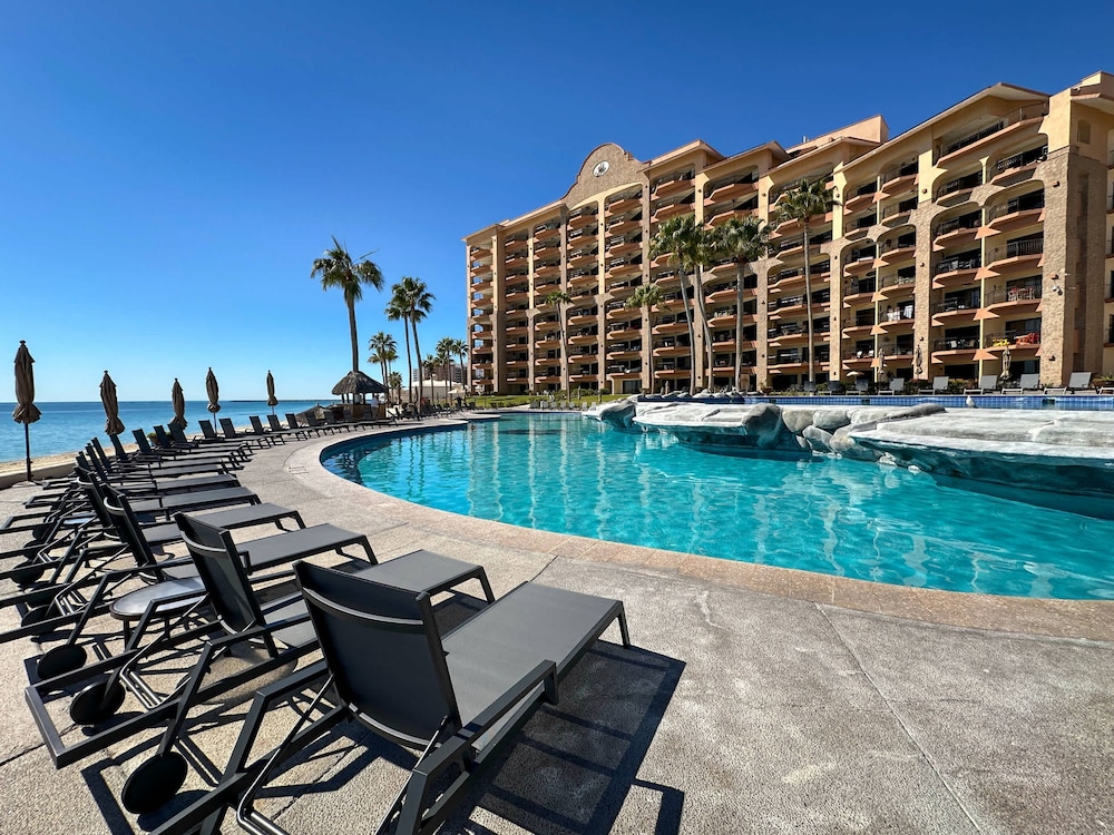 Steps to Sandy Beach Pool Renovated 2BR Condo