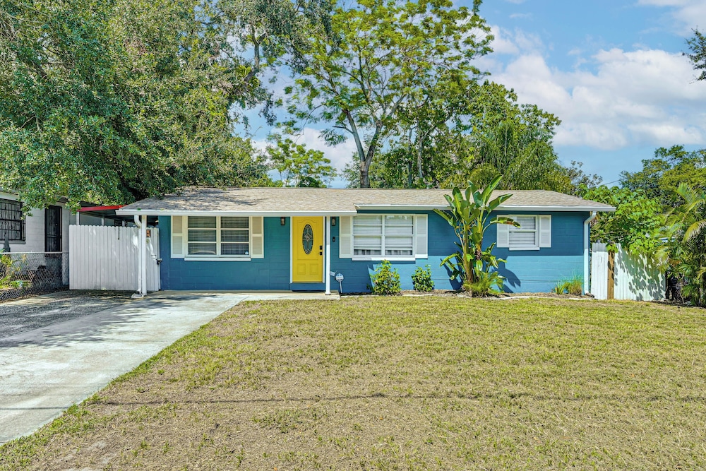 Home w/ Expansive Patio, 3 Mi to Busch Gardens!