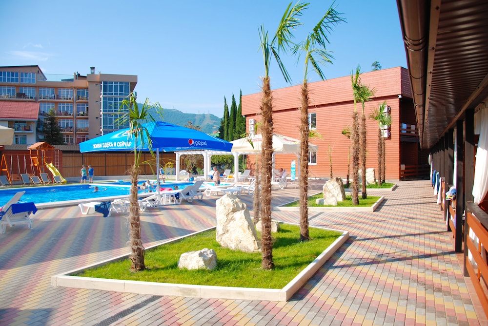 Peak Season Hotel