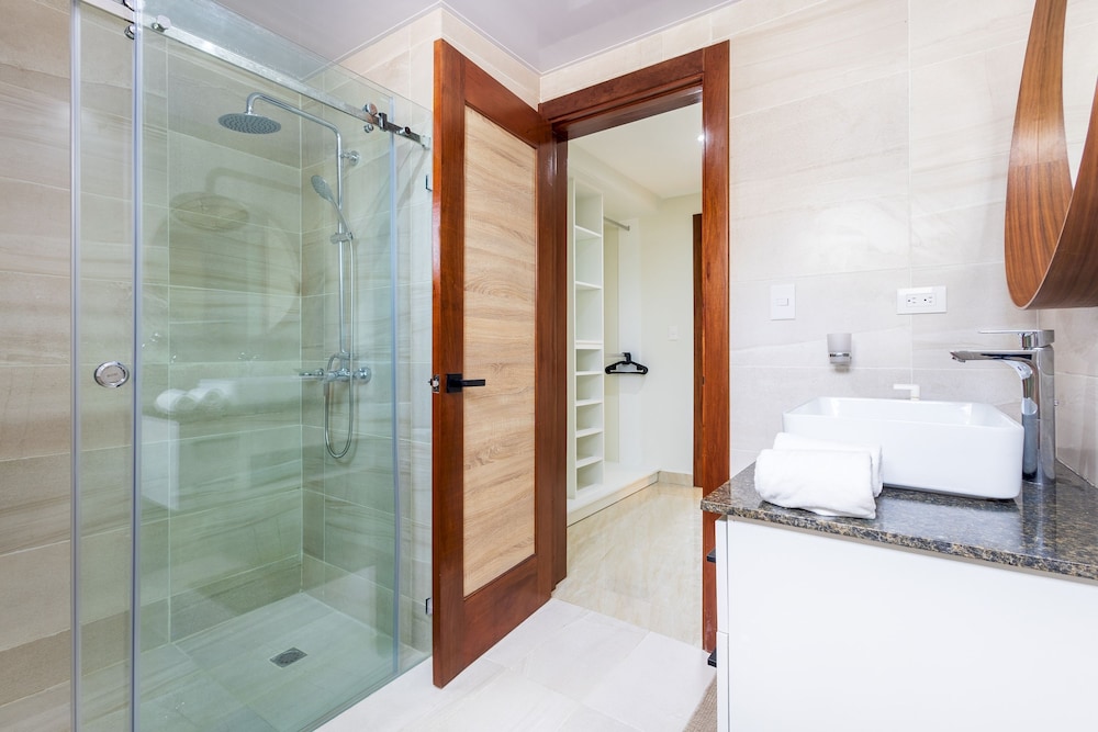 2BR Oasis in Eden Tropical - BBQ Pool Near Beach