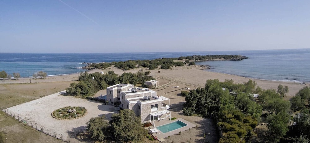 Cedar Bay Beachside Villas