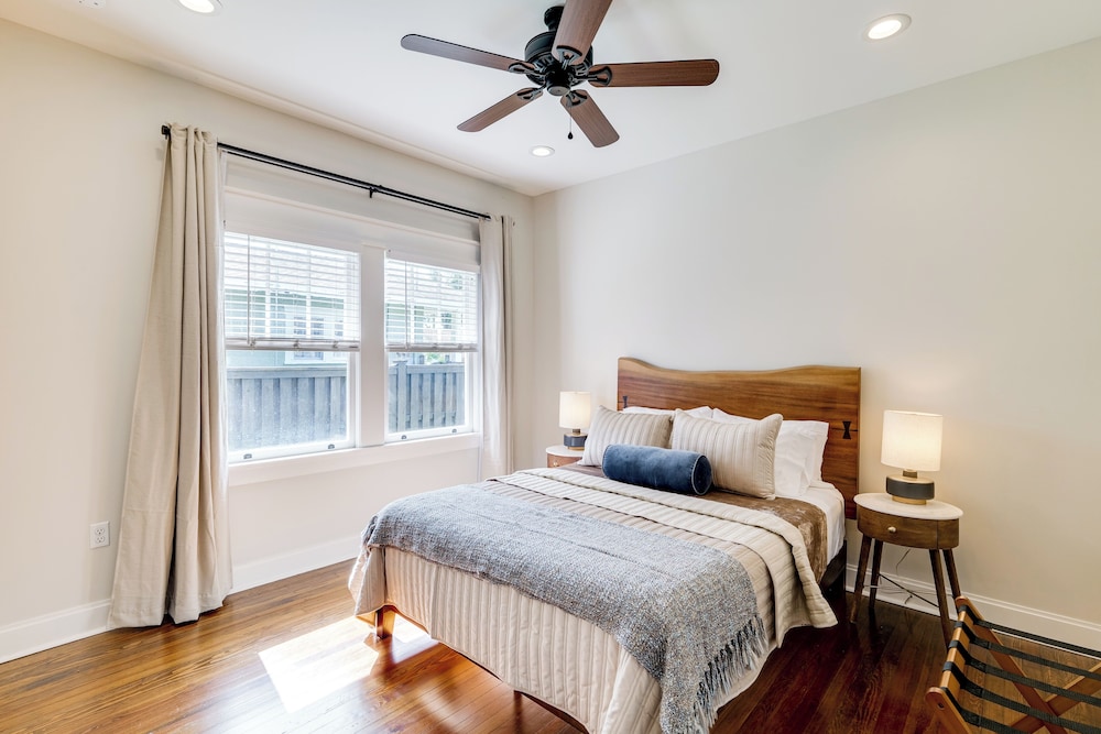 Renovated, Stylish Retreat w/ Patio in Lakeland!