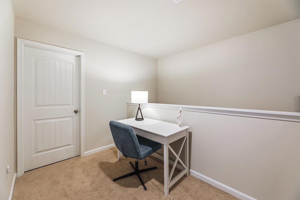 5 Mi to Bethany Beach: Townhome w/ Pool!