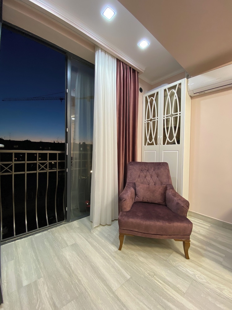 Apartment by Luxe Group SN100