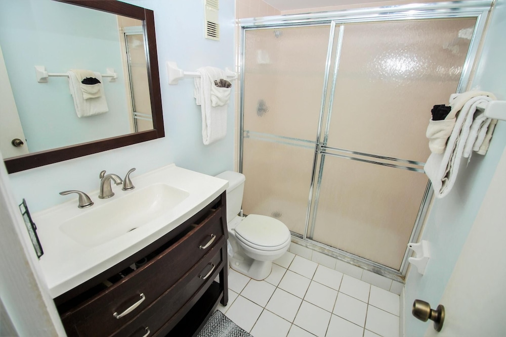 Point East 301