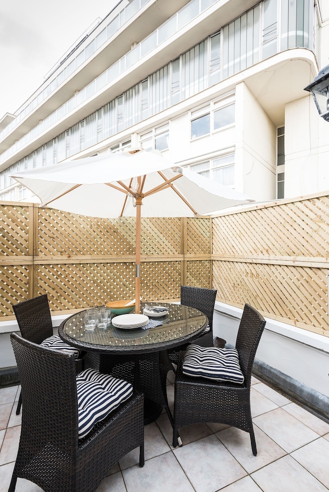 outdoor bbq area