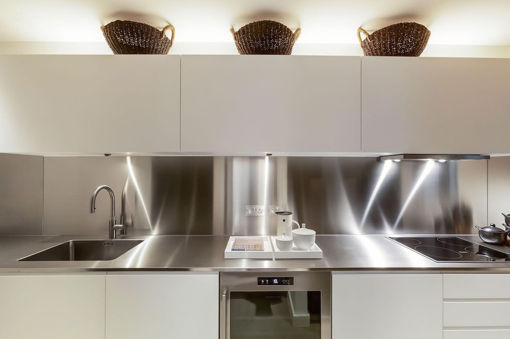 Knightsbridge 3-bed 2-bath by Harrods