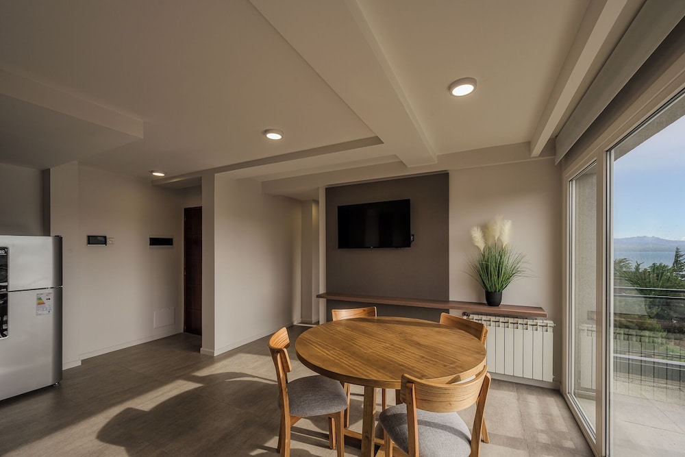 Downtown Apartment, Stunning Views, Terrace PL1 by Apartments Bariloche