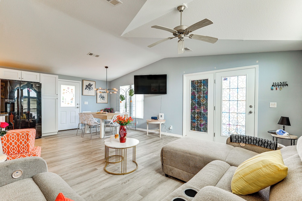 3 Mi to Fort Myers Beach: Home w/ Pool Access