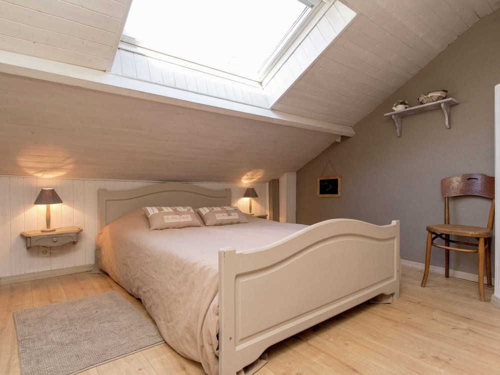 Beautiful Cottage in Malempre With Fenced Garden view 4