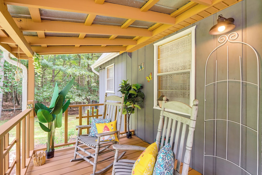 Pet-friendly Mtn Retreat w/ Yard in Blairsville!